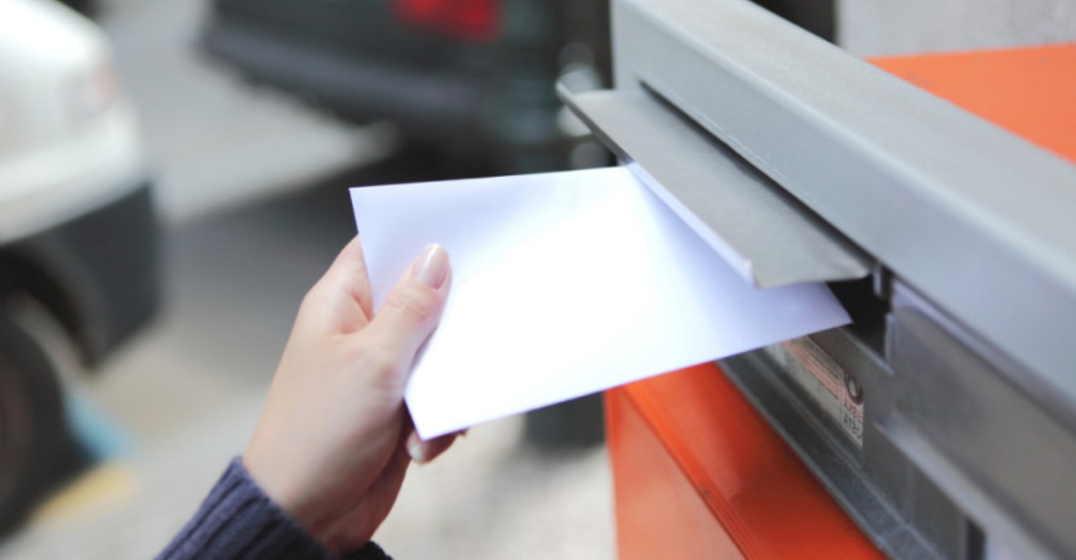Česká pošta mění doručování dopisů. Komu postačí, že psaní nedorazí druhý den, ušetří