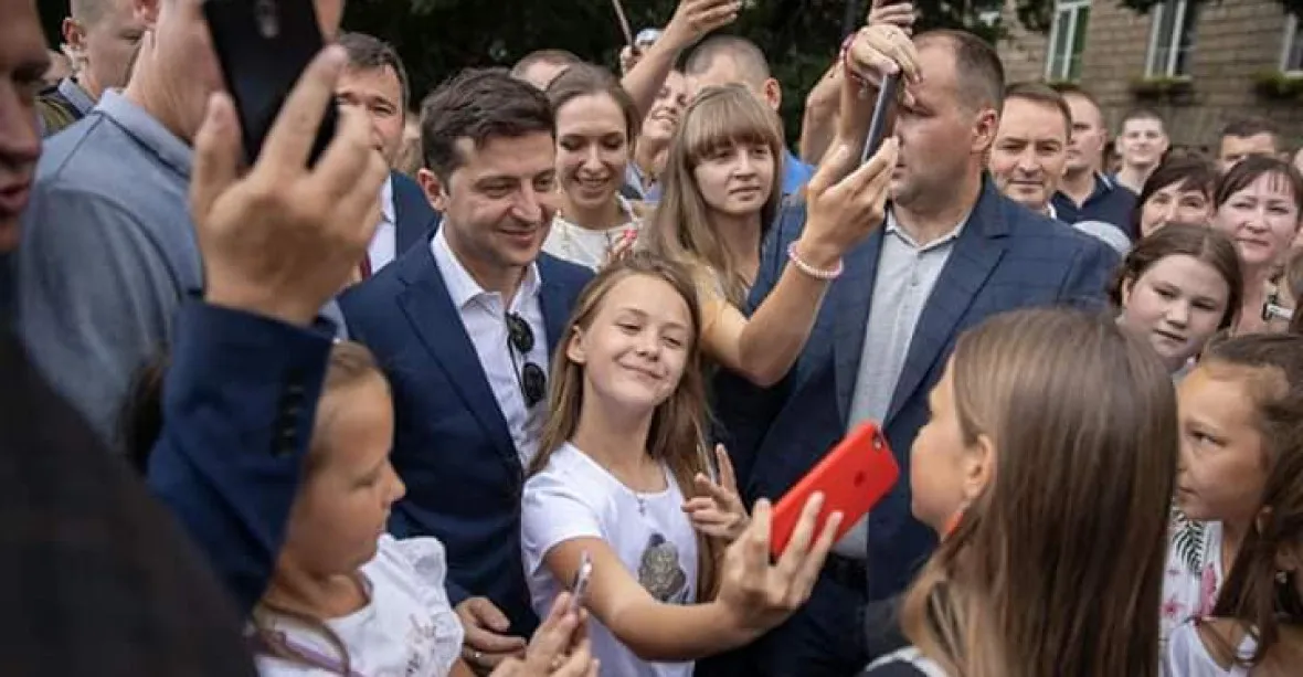 Popularita ukrajinského prezidenta prudce poklesla. Stále je ale jednička