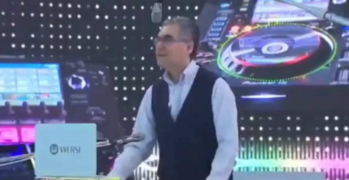 VIDEO: Prezident jako DJ. Ministři na jeho mixy nadšeně tančí