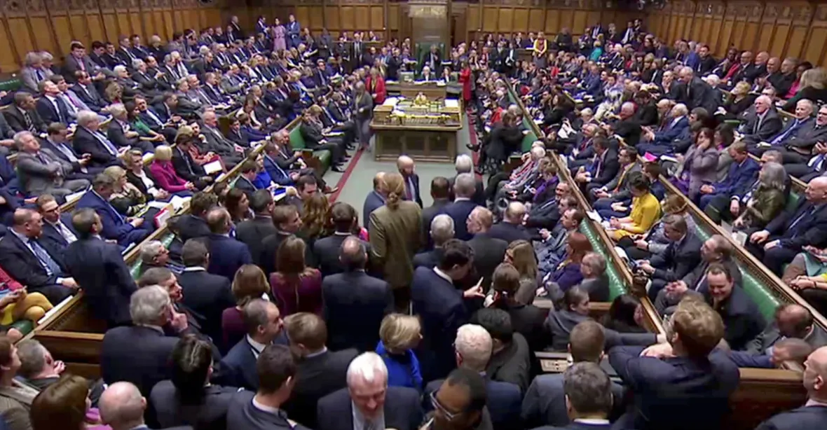Dolní komora britského parlamentu schválila prováděcí zákon k brexitové dohodě