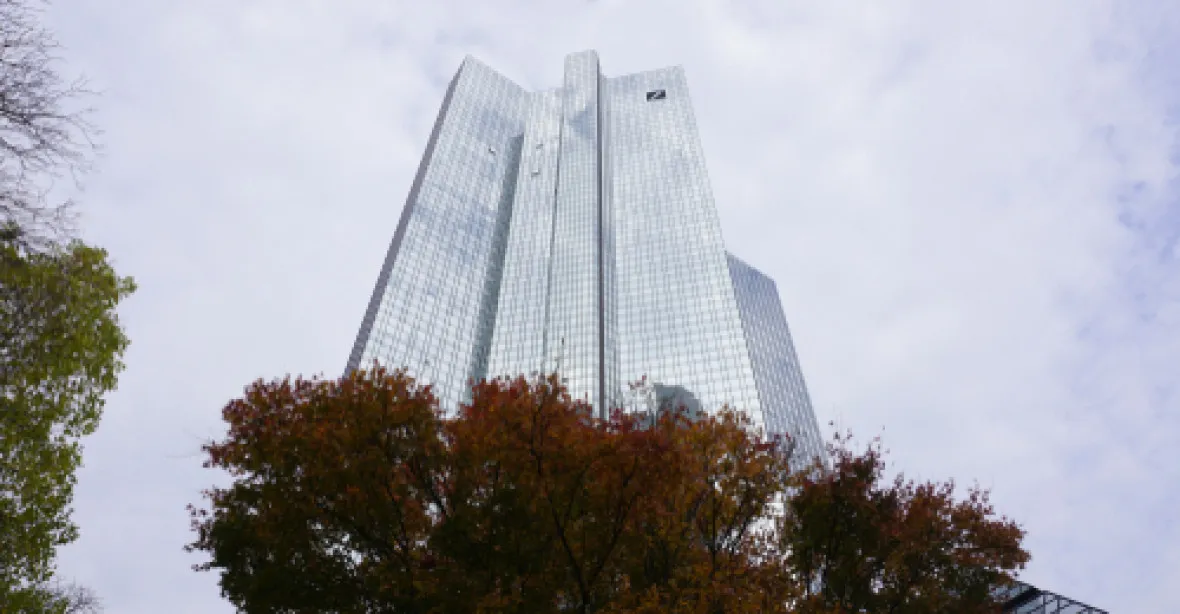 Deutsche Bank je opět ve ztrátě, loni činila 5,3 miliardy eur