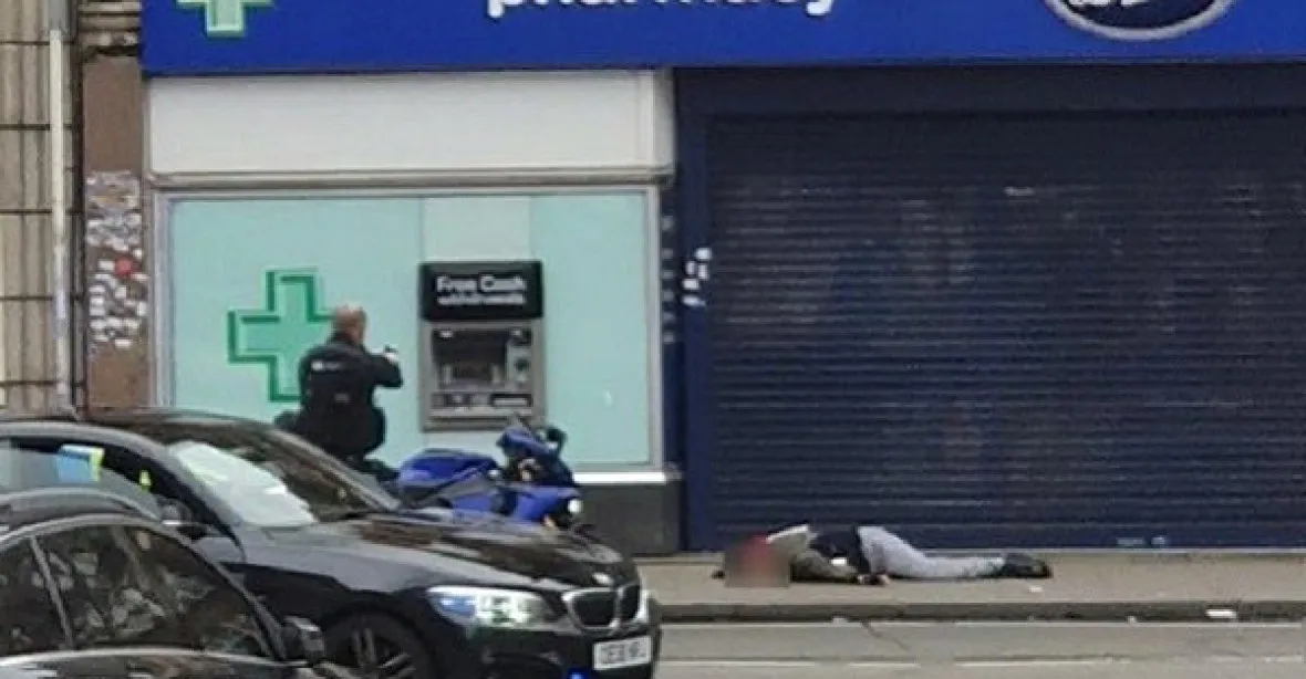 VIDEO: Teror v Londýně. Muž pobodal několik lidí, policie jej zastřelila
