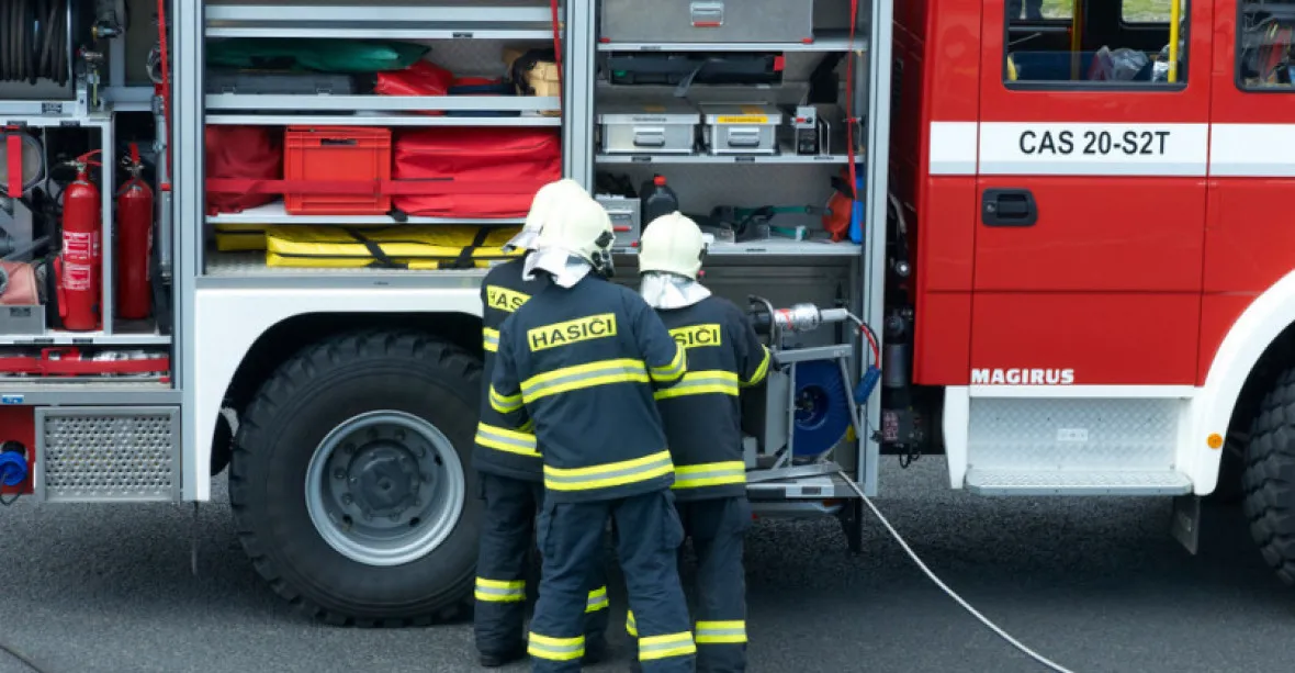 Dva pražští hasiči se nakazili koronavirem, mohli nakazit i ostatní