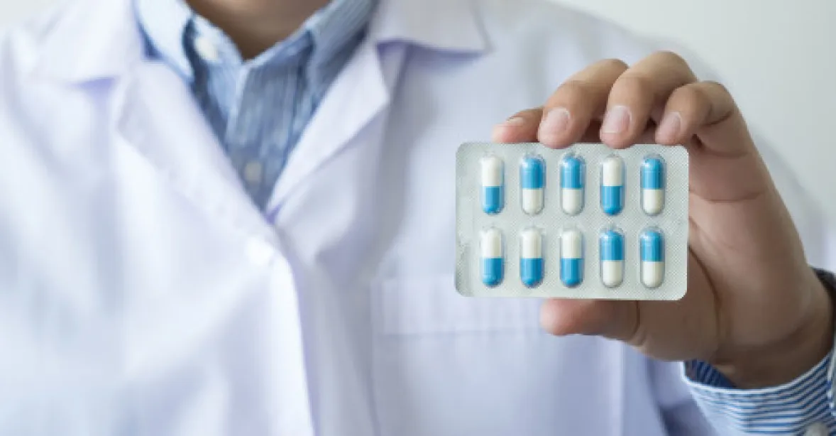 Ibuprofen může zhoršit infekci koronavirem, říká francouzský ministr