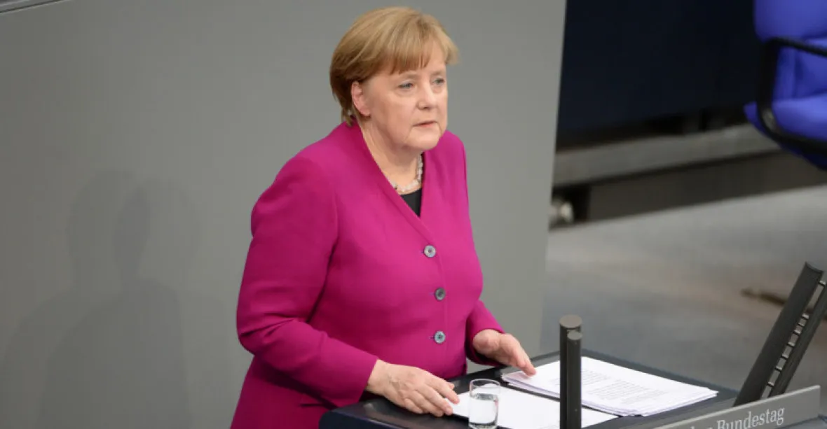 Merkelová jde do karantény. Německo zakázalo shromáždění víc než dvou osob