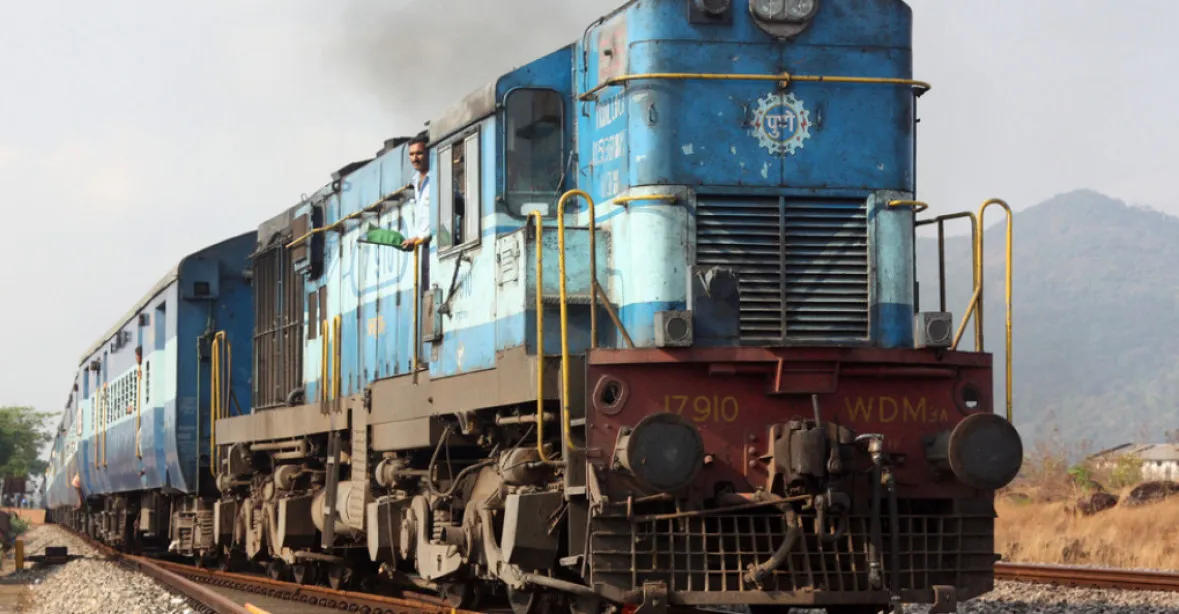 Indie zastavila železnici. Z odstavených vlaků budou nemocnice pro nakažené