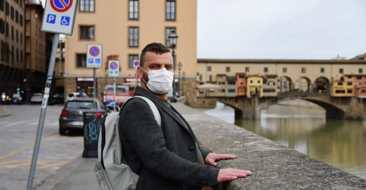 Křivka úmrtí v Itálii nadále klesá, země má nejméně obětí pandemie za 25 dní