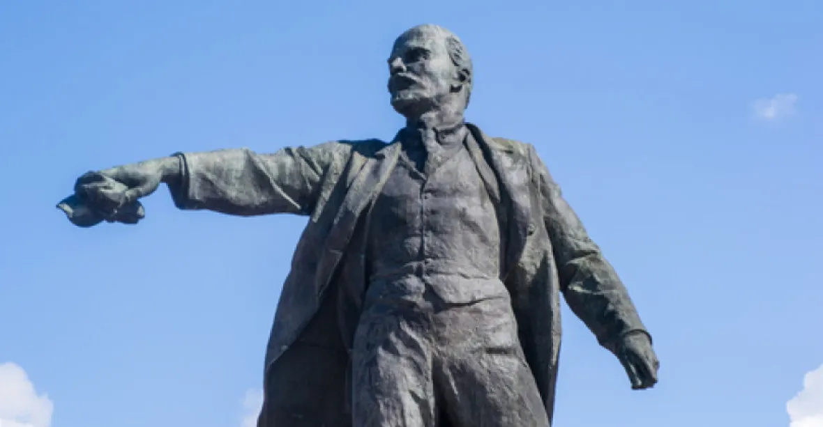 Vztyčení první sochy Lenina v západním Německu zarazil koronavirus. Ovšem jen dočasně