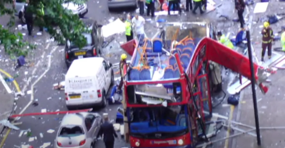 Čtyři teroristické útoky otřásly Londýnem, exploze tehdy zabily 56 lidí