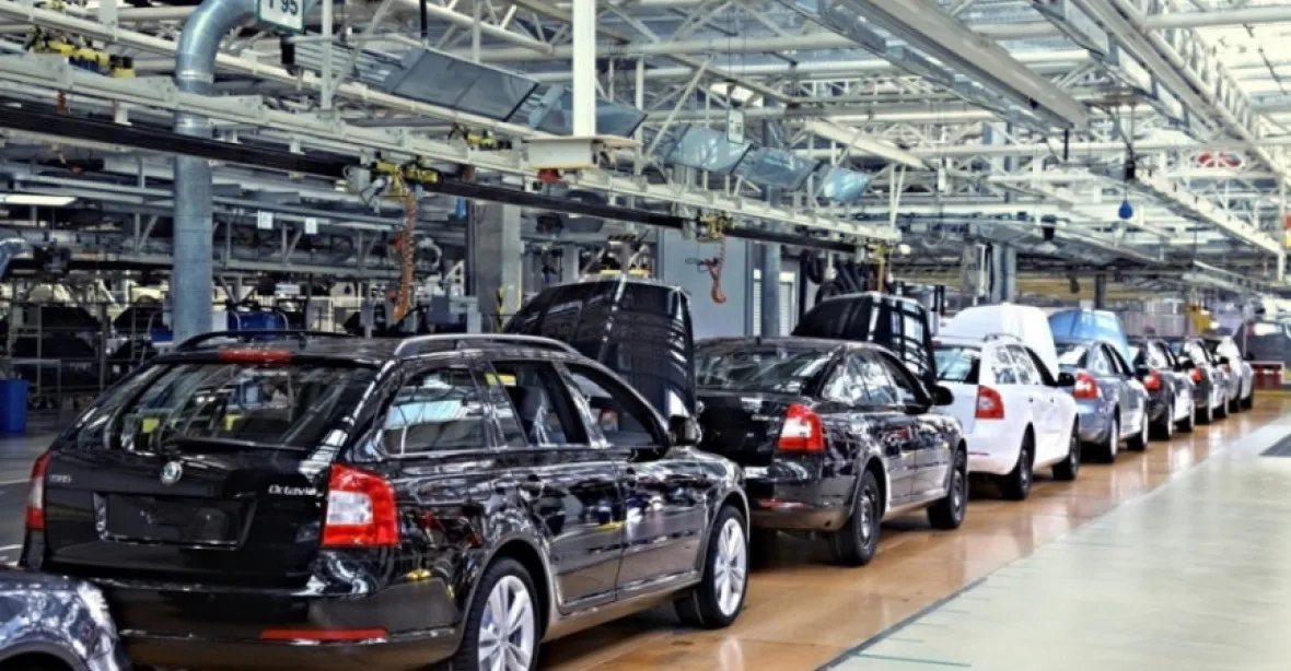 Rána pro český automobilový průmysl. Výroba klesla skoro o polovinu, prodej o 22 %