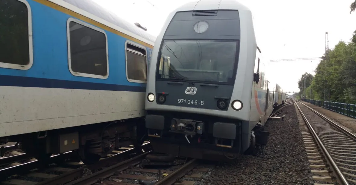 V Praze se střetly dva vlaky. Předtím na místě Pendolino srazilo člověka