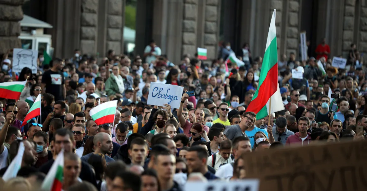 Tisíce Bulharů demonstrují za konec vlády premiéra Borisova
