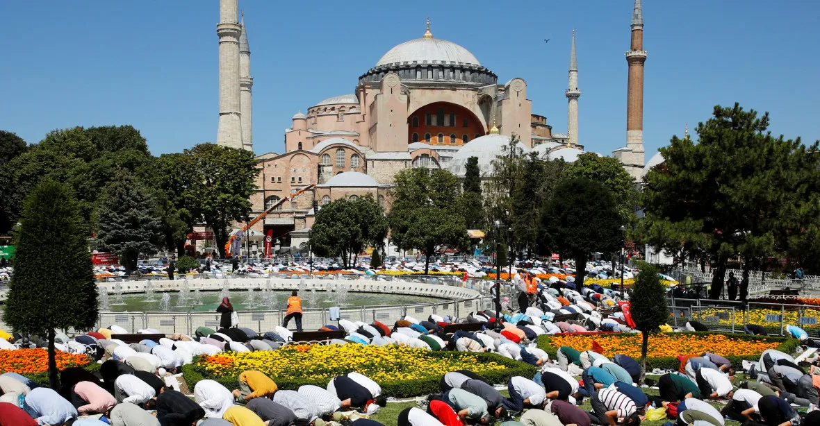 „Řecko by se mělo probudit z byzantského snu,“ zuří Turci. Napětí kolem chrámu Hagia Sofia stoupá