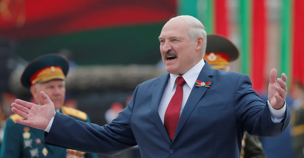 Pomohla vodka a sauna? Lukašenko prý přechodil koronavirus bez příznaků