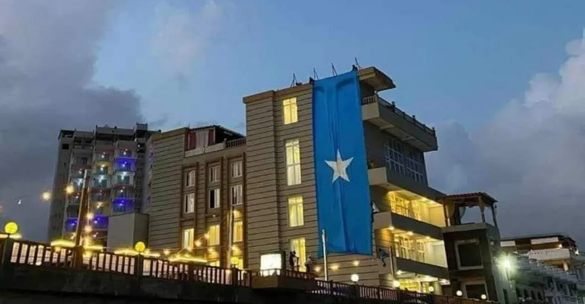 Při útoku islamistů na luxusní hotel v Somálsku zemřelo nejméně 17 lidí
