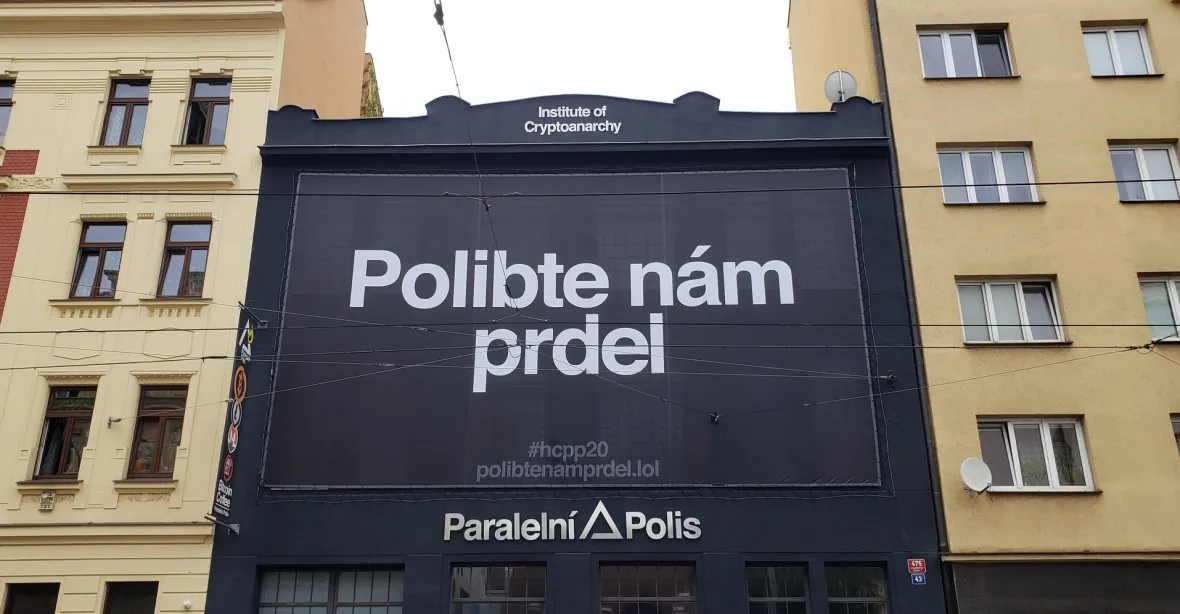 „Polibte nám p*del,“ vzkazuje Paralelní Polis radnici Prahy 7