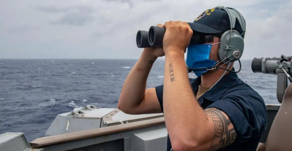 Konflikt v Jihočínském moři: Číňané prý vyhnali americký torpédoborec