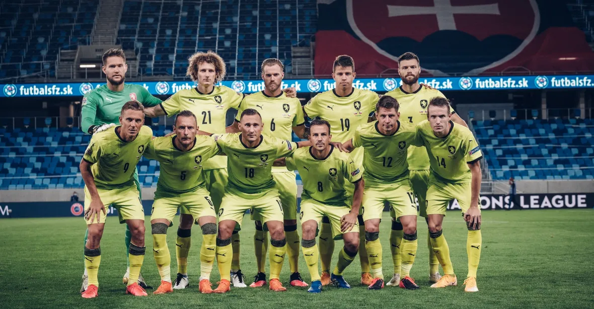 Česká fotbalová reprezentace kvůli covidu končí předčasně sraz. Utkání se Skotskem se přesto odehraje