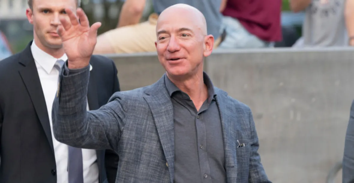 Bezos prodal akcie Amazonu za více než tři miliardy dolarů