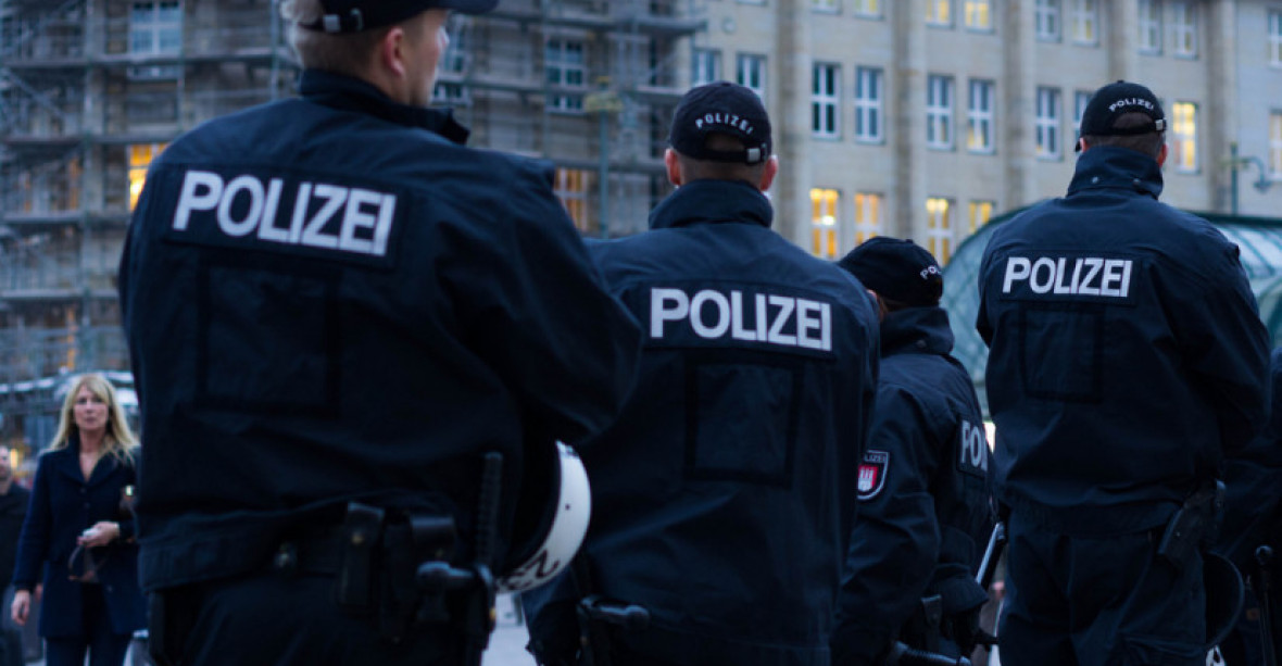 V Německu obvinili extremisty. Chtěli útočit na mešity a svrhnout vládu