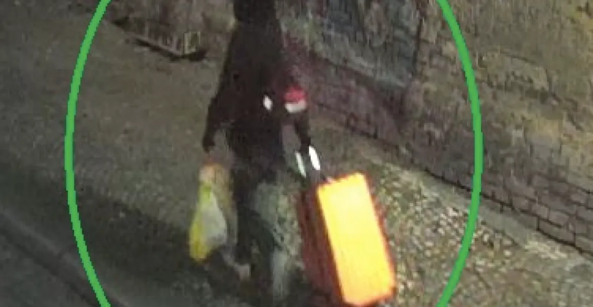VIDEO: Bomba u Zemana. Muž hrozil výbušninou, policie po něm pátrá