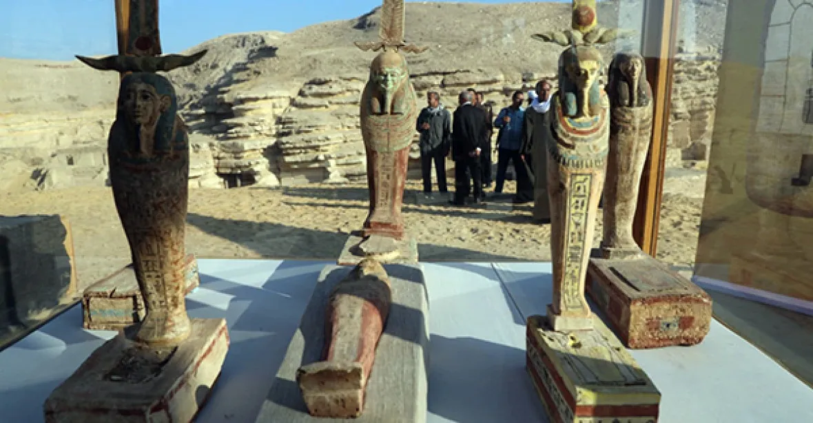 OBRAZEM: Vědci představili přes 3000 let staré nálezy ze Sakkáry