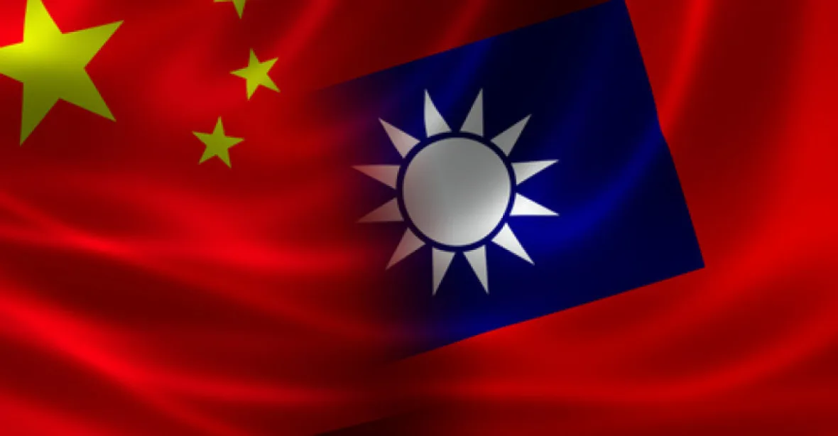 USA vyzvaly Čínu, aby přestala vyvíjet tlak na Tchajwan. O víkendu nad něj vyslala letouny