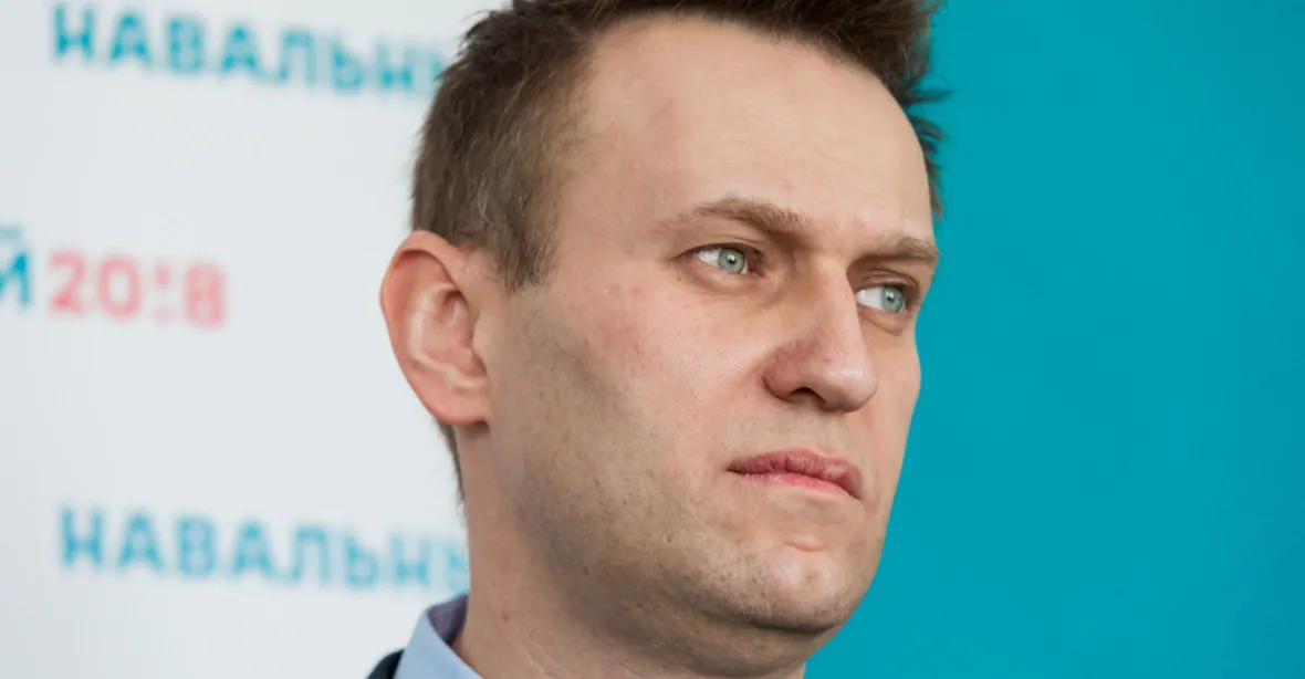 V Rusku soudili Navalného. Jeden soud mu potvrdil vězení, jiný dal pokutu za urážku veterána