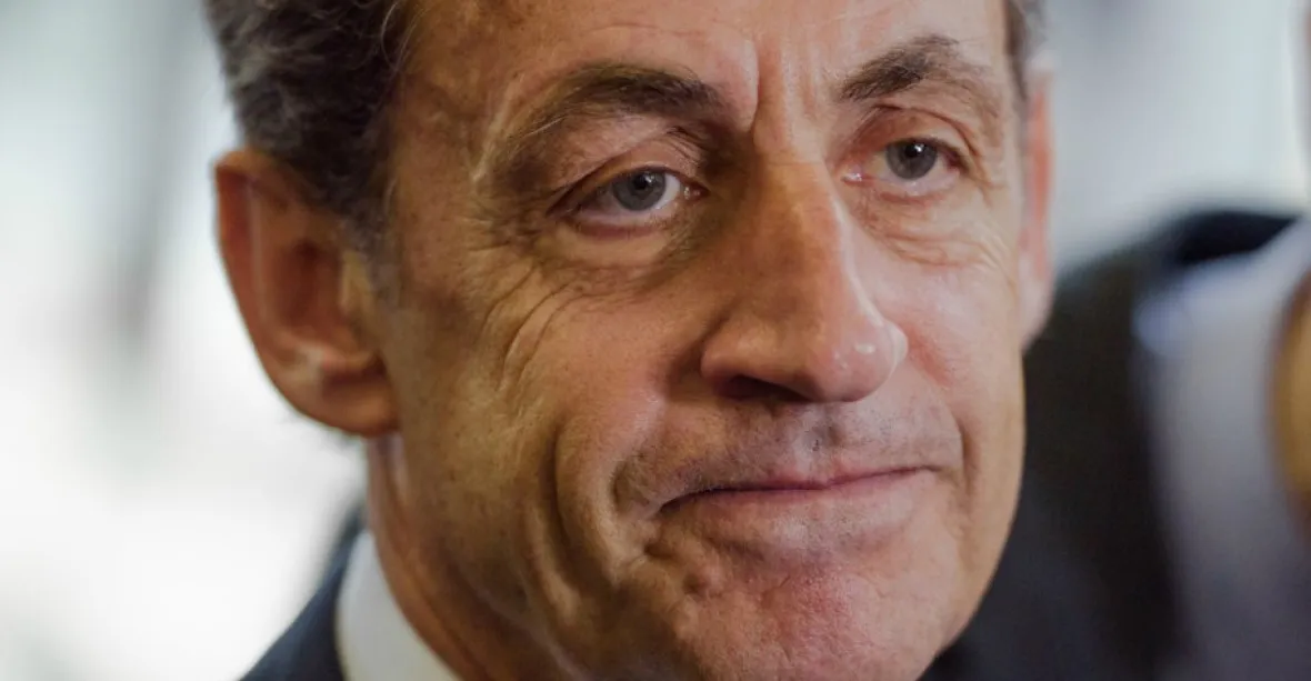 Exprezidenta Sarkozyho poslal soud na rok do vězení kvůli korupci