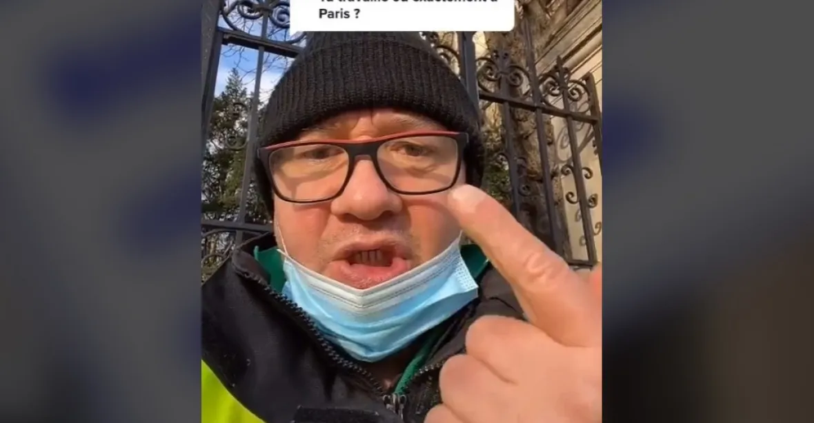 Pařížský metař a popelář se stal hvězdou sociální sítě TikTok