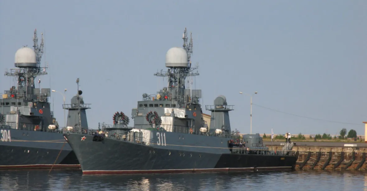 Rusko shromažďuje u Ukrajiny armádu, přemístilo i několik lodí do Černého moře