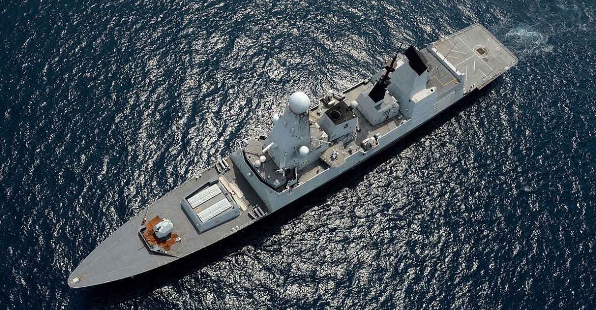 Napětí kolem Ukrajiny eskaluje, Británie pošle do Černého moře válečné lodě