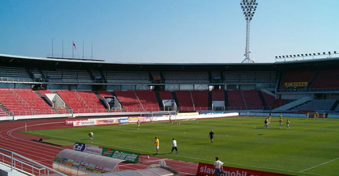Otevření fotbalových stadionů není rozvolnění, ale pilotní projekt, reaguje Arenberger