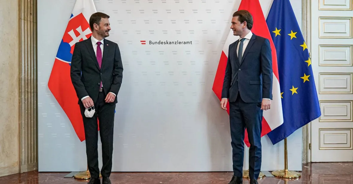 EU je příliš pomalá. Slovensko s Rakouskem se chtějí na podmínkách cestování domluvit jen mezi sebou