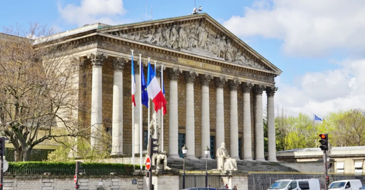 Francouzský parlament i přes kritiku schválil covid pas, platit má od 9. června