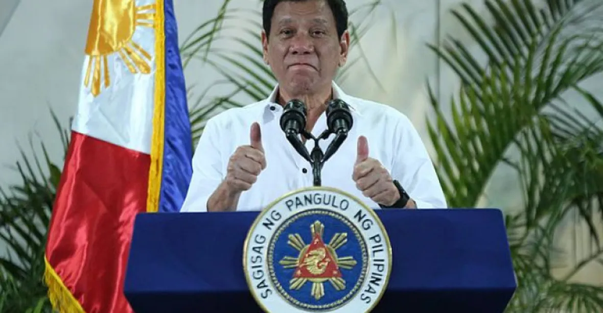 Konflikt v Jihočínském moři. „Můžete mě zabít,“ vzkazuje Pekingu filipínský prezident. Lodě nestáhne