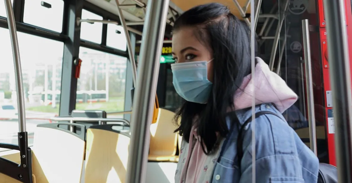 Lidé kvůli pandemii zanevřeli na MHD. Volili bezpečnější dopravu autem