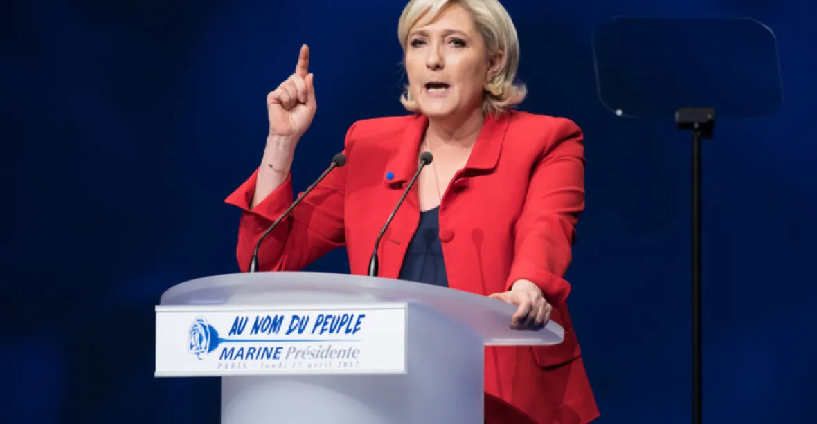 Le Penová by vyhrála první kolo voleb, je stále více přijatelná, ukazují výzkumy