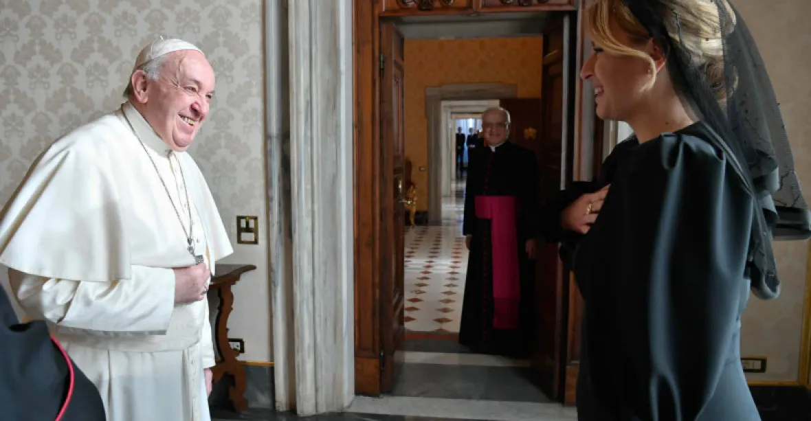 Papež František navštíví Slovensko, nyní je v nemocnici