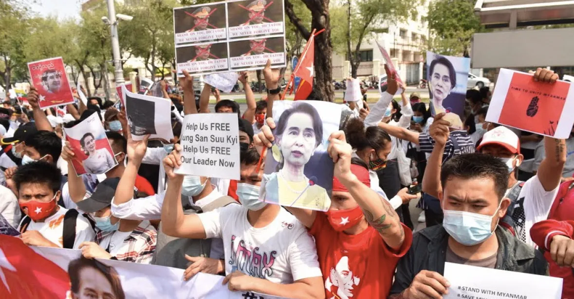Hlavní poradce svržené barmské vůdkyně Su Ťij zemřel ve vězení na covid