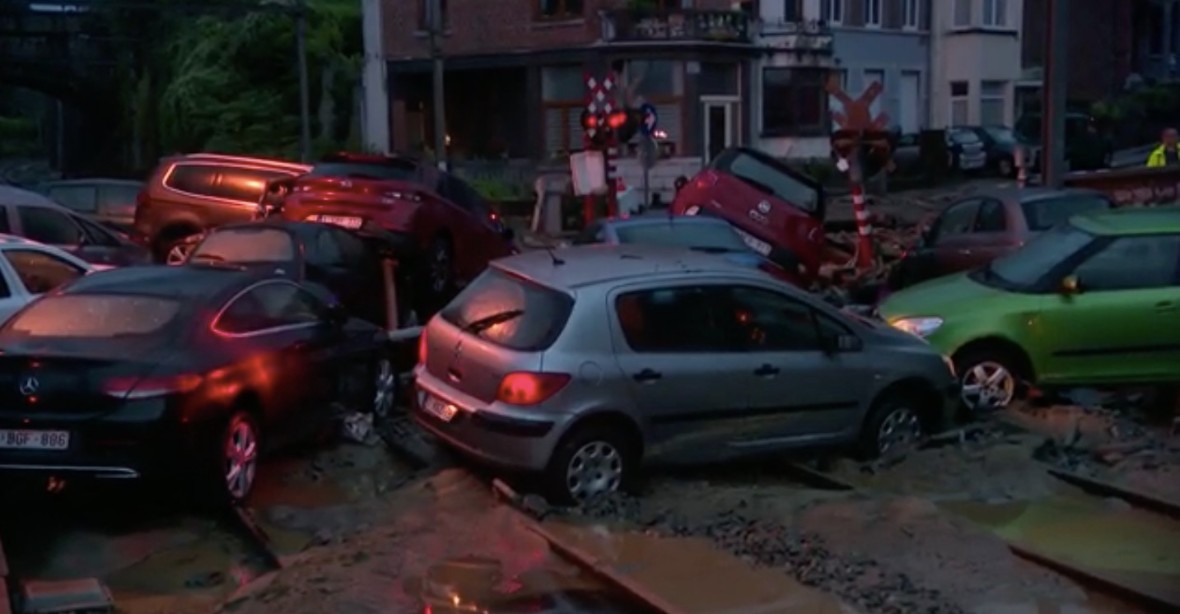 Belgii znovu potrápily bouřky, voda strhávala auta, byla nutná i evakuace
