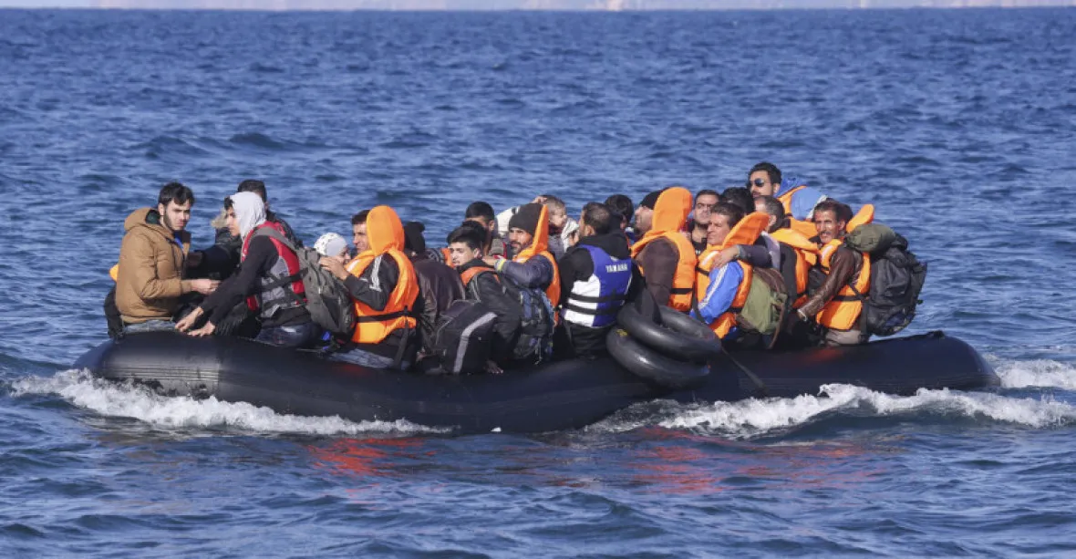 Na Sicílii připlula loď Ocean Viking s 549 migranty na palubě
