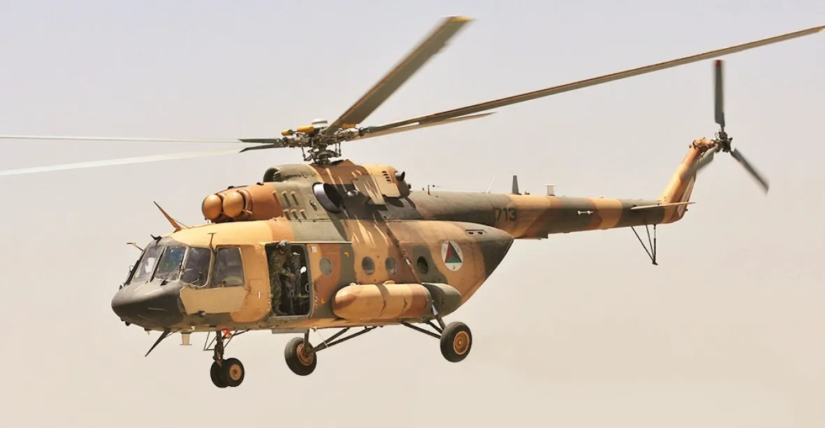 VIDEO: Tálibán se zmocňuje vrtulníků, i amerických. Základny získává bez boje