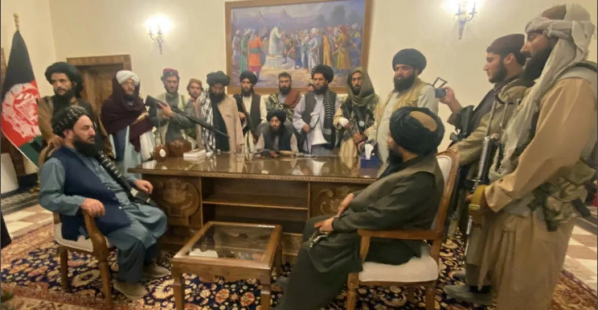 Naprostý chaos. Prezident utekl, Tálibán chce vyhlásit Islámský emirát Afghánistán
