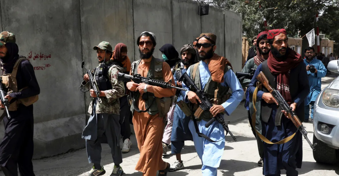 Tálibáncům padly do ruky vrtulníky, pušky i minomety. Po Češích zůstala v Kábulu čtyři vozidla