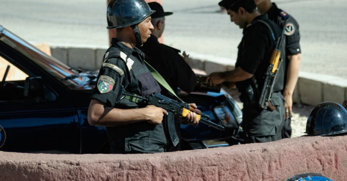 Policisté v Egyptě zabíjeli bez soudu až stovky podezřelých. „Vystřelili jako první,“ brání se úřady