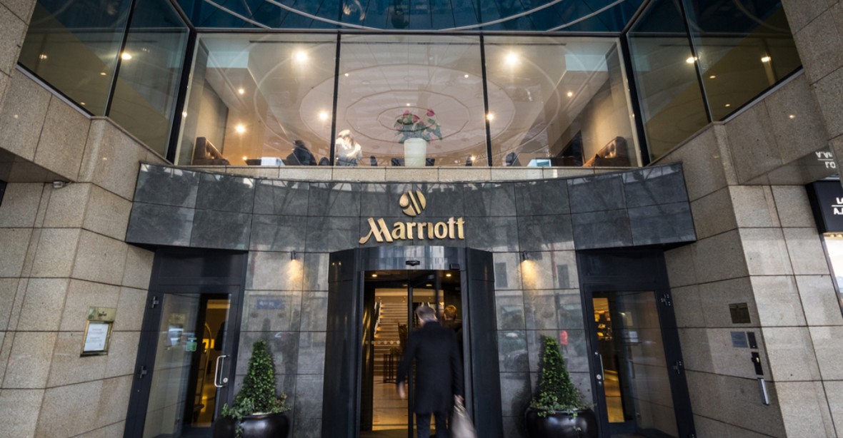 Hotel Marriott odmítl hostit pražskou konferenci Ujgurů. Teď si sype popel na hlavu