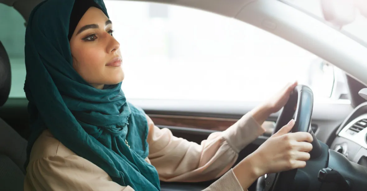 Saúdská Arábie obrací. Ženy čím dál víc pracují. „Tvrdě vyjednávají o peníze“