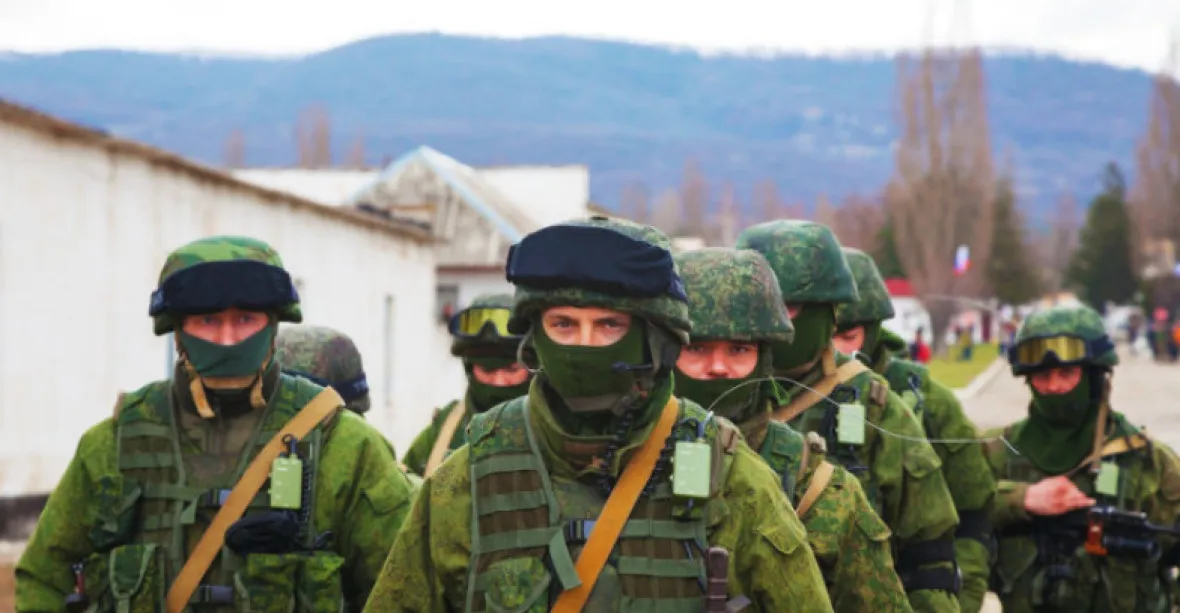 Stoltenberg varoval Rusko před agresí vůči Ukrajině. U hranic se shromažďují tisíce vojáků