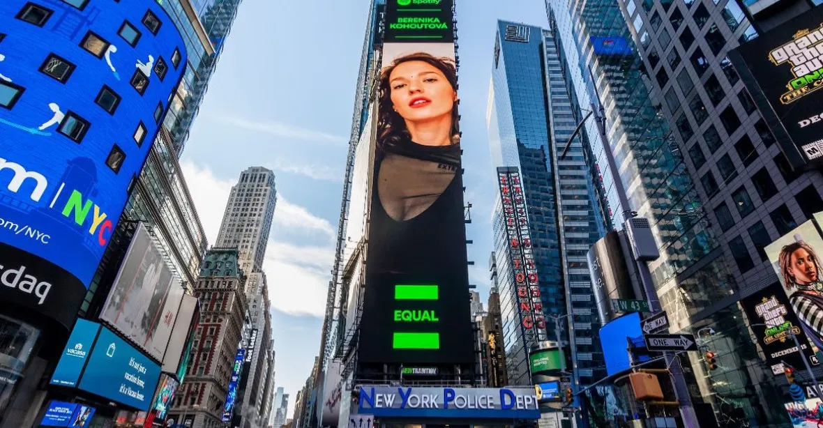 Zpěvačka Berenika Kohoutová se díky Spotify objevila na Times Square